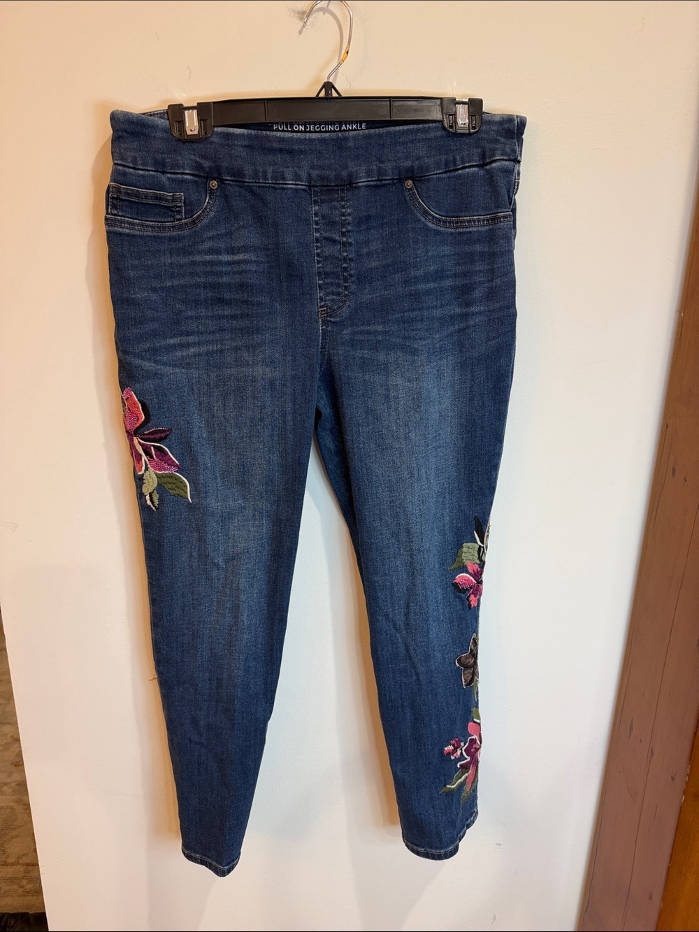 Chico’s Embroidered Pull-On Jegging Ankle Jean, 8P (Chico’s 1P)